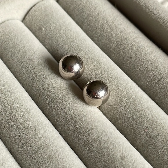 Tiffany & Co silver ball studs - missing backing!! - Picture 3 of 4